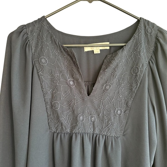 LOFT Navy Blouse Medium - Picture 3 of 7